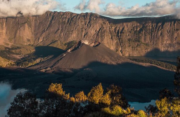 Trekking Rinjani Summit 2 Days 1 Night