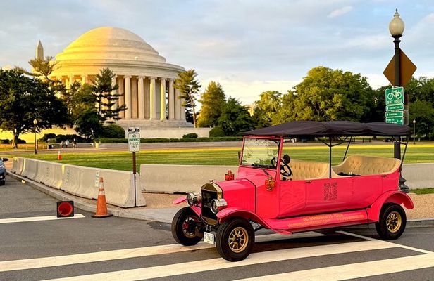 Washington DC Sightseeing Tour by Electric cart or Vintage Car