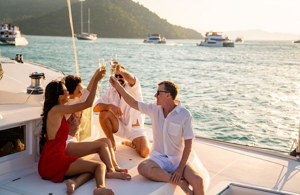 Heraklion Catamaran Cruise to Dia with Chef Dinner, Bar & Sunset