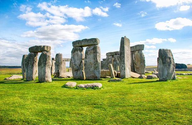 Stonehenge and Bath Tour from London with options