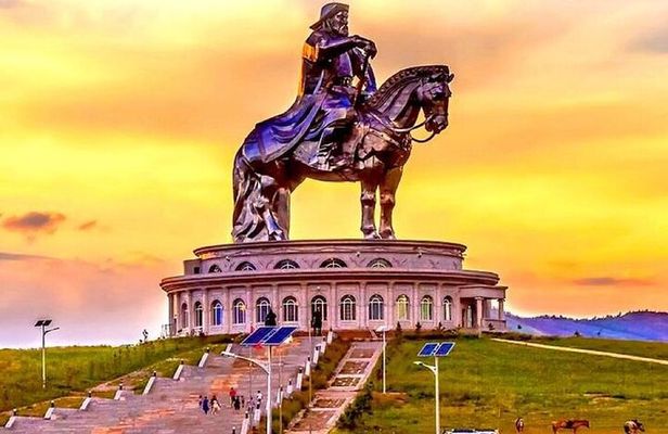 Chenghis Khan Statue Complex+ National Park and Eagle Tour 