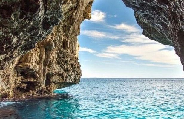 A Boat Trip to the Pirate Caves & the blue lagoon