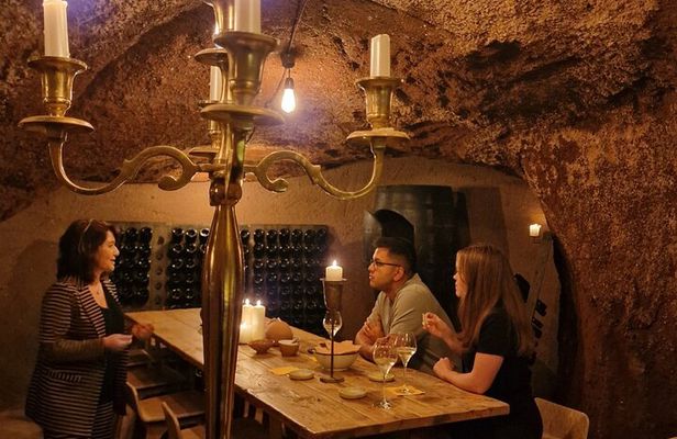 Rome: Candlelight Food & Wine Tasting in Ancient Roman Cellar