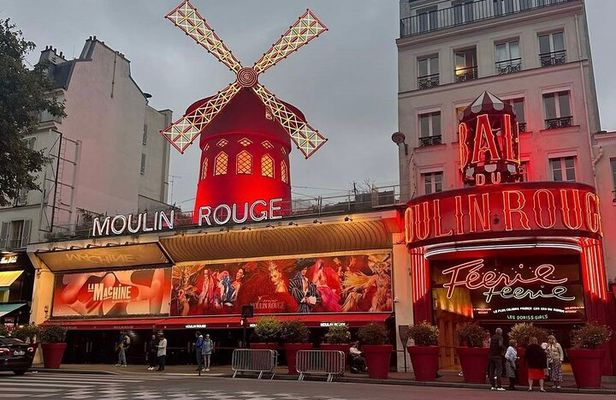 Montmartre Walking Tour with Pastry Tasting