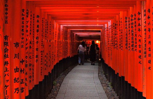 Kyoto: Fushimi Inari Shrine Walking Tour