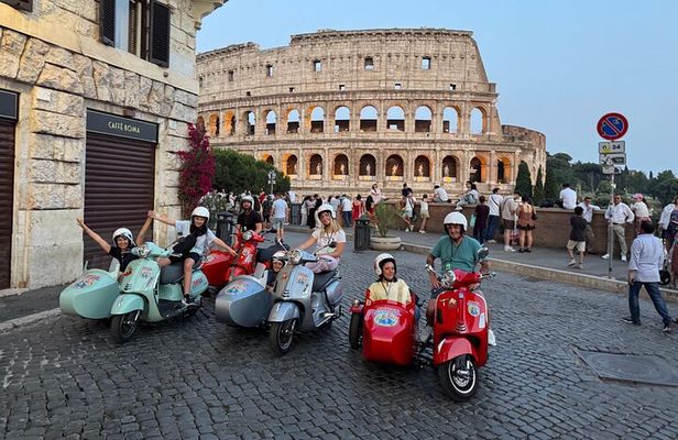 Rome Private Tour in a Vintage Vespa Sidecar Style for 90 Minutes
