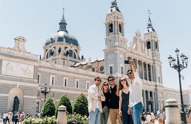 Madrid Heritage: Old Town Walking & Royal Palace Small Group