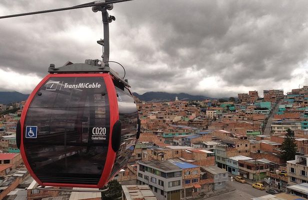 Bogota : Graffiti Workshop + Cable Car + Tour neighborhood El Paraiso
