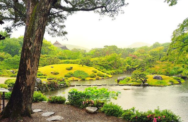 Nara: Isuien Garden Tour with Matcha Tea Experience
