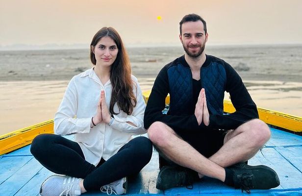 Omvity’s Full-Day Varanasi Tour: Sunrise Boat to Sunset Aarti