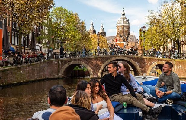 Amsterdam Canal Cruise with Open Bar - Central Station