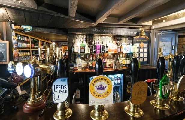 Oxford Pub Tour: Historic Pubs and Local Brews