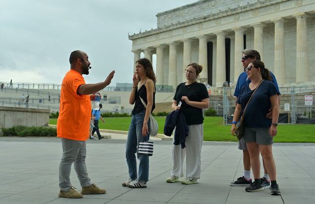 Washington DC's Monuments & US History Guided E-Cart Tour