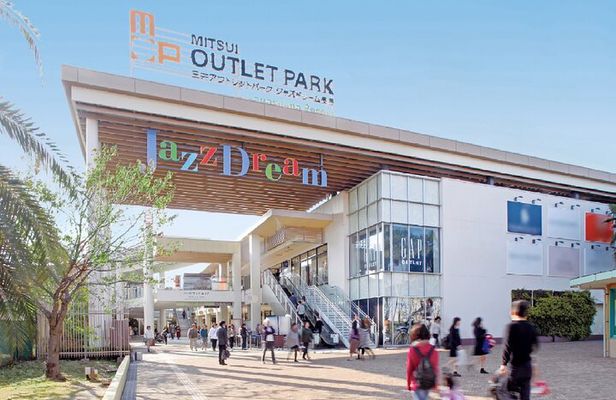 Strawberry Picking, Nabana no Sato and Outlet Tour from Osaka