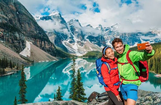 Lake Louise Moraine Lake Day Trip from Banff Calgary Canmore