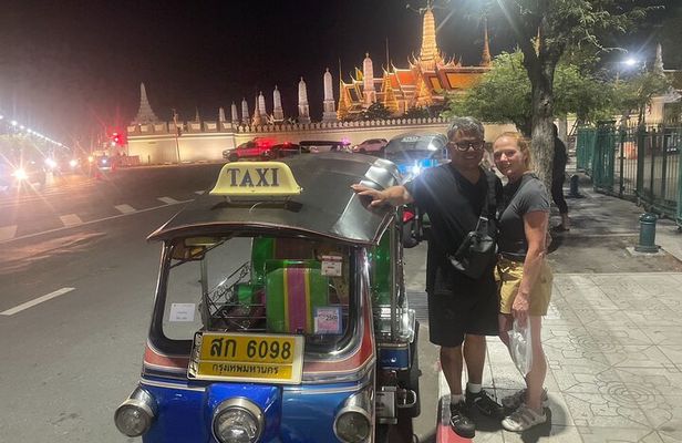 Bangkok Night Tour: Chinatown Michelin Street Food by Tuk Tuk