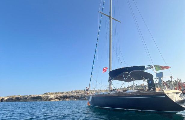 Guided snorkeling by sailboat in Syracuse and Plemmirio