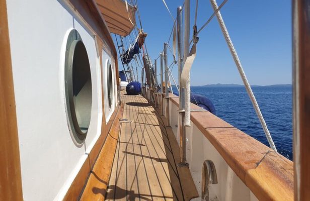 Zadar Private Authentic Wooden Boat tour with unlimited champagne