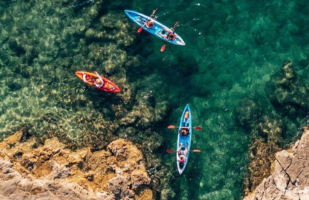 Pula: Three Islands Kayak Tour – snorkeling & cave photo stop