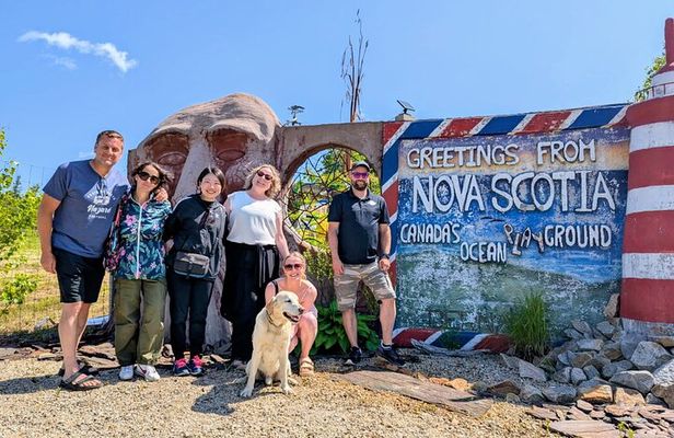 Peggy’s Cove & Lunenburg + 3 Hidden Gems – Full Day Tour