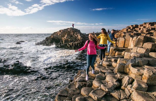 Giant's Causeway Coastal Guided Driving Tour