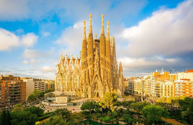 Sagrada Familia: Priority Access & Guided Tour