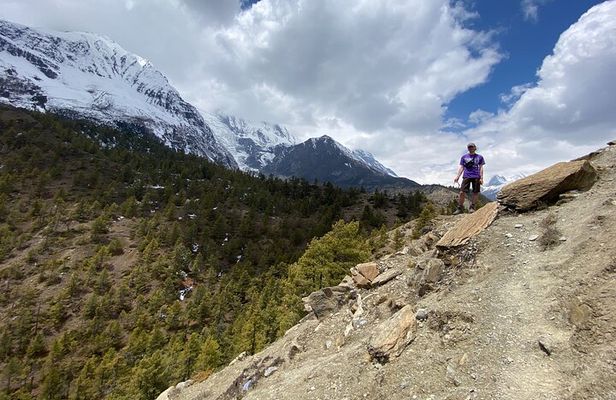 Annapurna Circuit Trek with Tilicho Lake (16 Days)