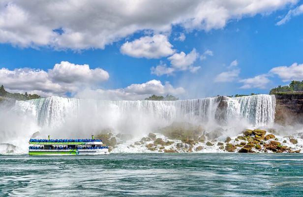 Niagara Falls: Splash & Dash Walking Tour Experience