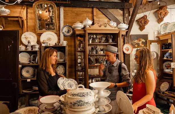 Flea Market Secrets near Montmartre: A Paris Hunt for Treasures
