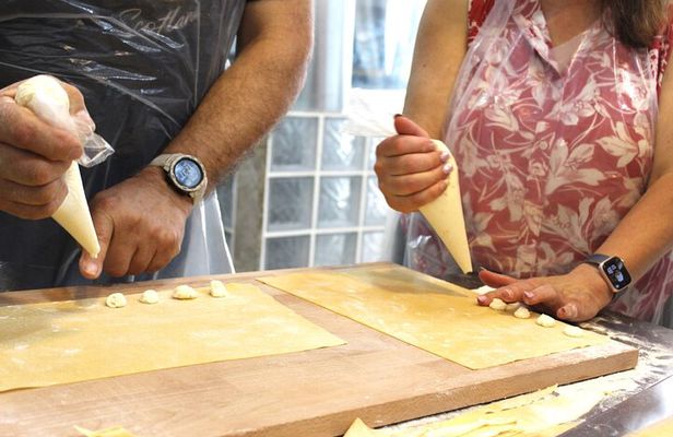 Pasta and Tiramisu Cooking Class with Local Chef in Naples