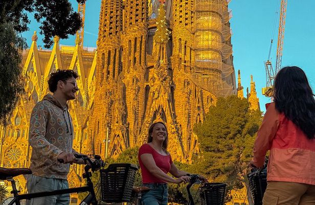 Sunrise Bike Tour: Barcelona Before the Crowds