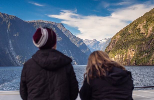 Milford Sound Small Group Tour, Cruise & Picnic Lunch