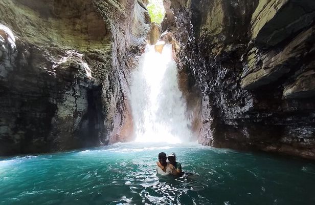 Hiking and Climbing to La Leone Fall