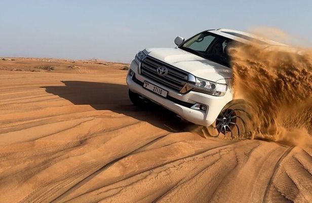 Private Land Cruiser Desert Safari in Dubai and Dinner Buffet
