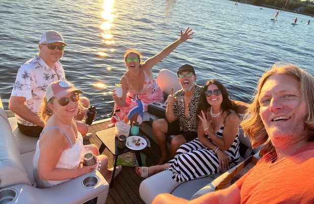 Seattle Lake Union Private Boat Cruise To Lake Washington BYOB