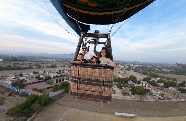 Balloon Flight + Underground Breakfast "LA CUEVA" + Transportation CDMX