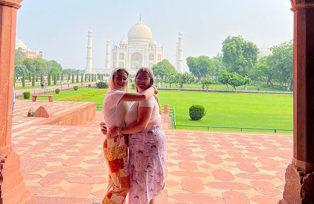 Private Full-Day Taj Mahal & Agra Fort Tour from Delhi with Lunch