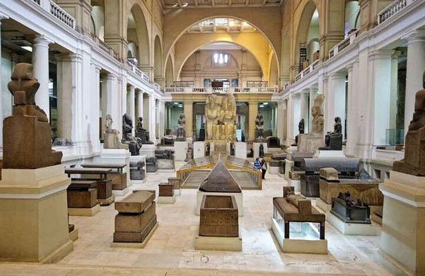 Private Tour of the Pyramids, Great Sphinx & Egyptian Museum
