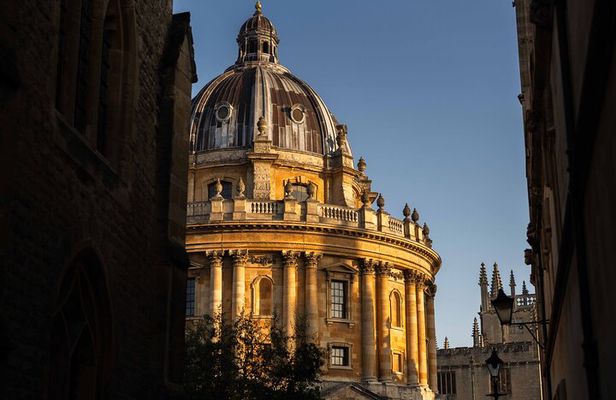 Private | Alumni-led Walking & Punting Tour w/opt New College