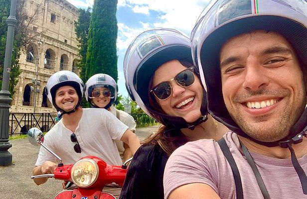Rome by Vespa – Guided Tour: Drive or Ride as Passenger