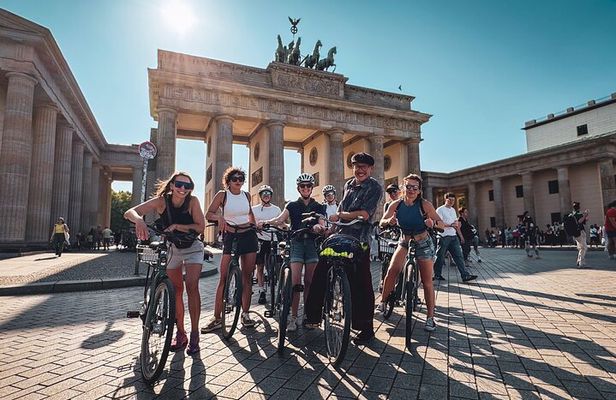 Berlin: Guided Bike Tour to Explore the Highlights