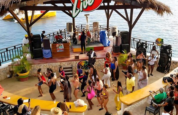 Negril Catamaran: Adults Sunset Party with Drinks & DJ