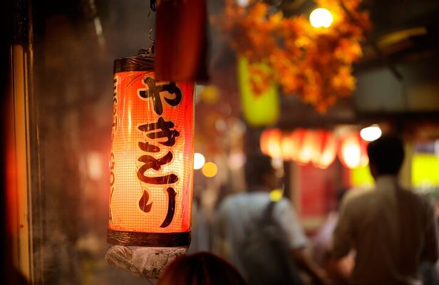 Shinjuku Local Bar Hopping with Dinner and Local Guide