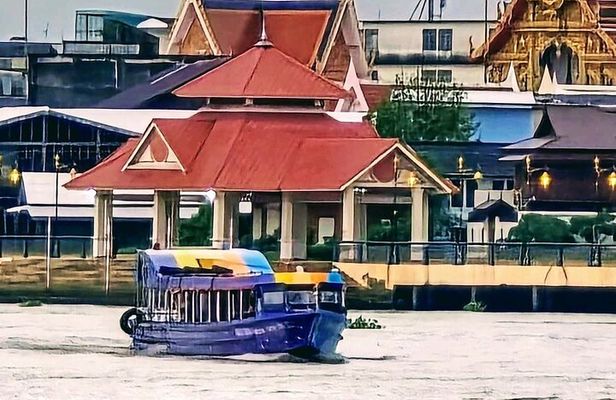 Unique and Scenic Slow Boat Tour from Ayutthaya to Bangkok 4.5 Hr