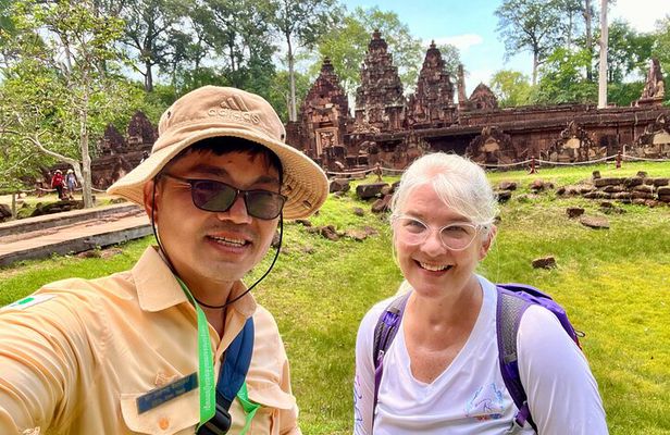 1-D tour: Angkor Wat, Banteay Srei, Ta Prohm & Angkor Thom.