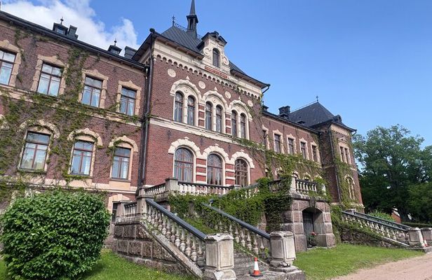 VIP Tour Porvoo and Old Manor by Mercedes V with Private Guide