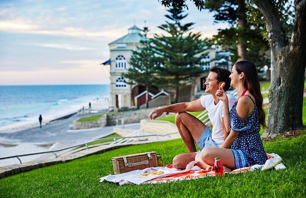  Explore Perth Beaches at Sunset by Minibus 