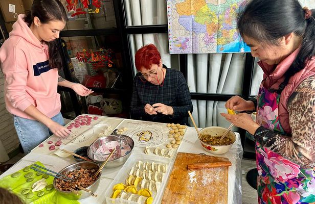 Shanghai Cooking Dumpling and Taste Local Food w/Vegan Option