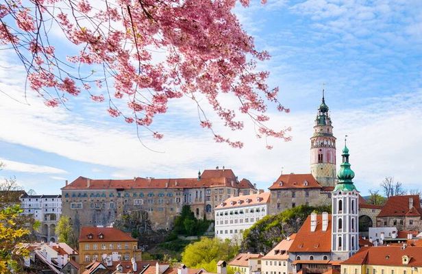 Fairytale Český Krumlov and Bohemian Village Day Tour with Lunch