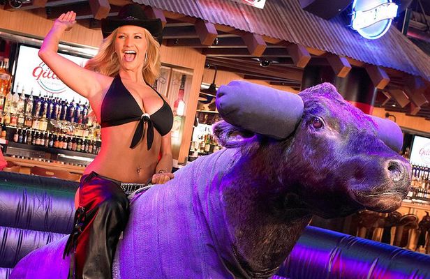 Vegas Country Bar Crawl: Party Bus & Drinks Included